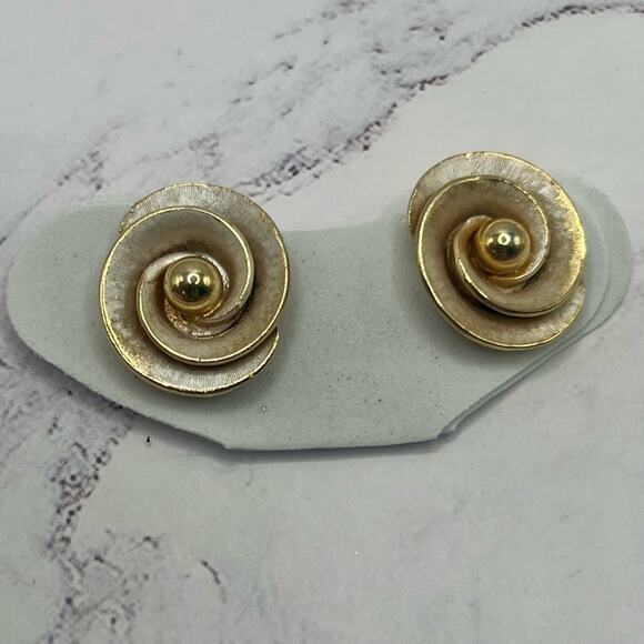 14 pairs of gold tone assorted style earrings, some NWT - Picture 2 of 14